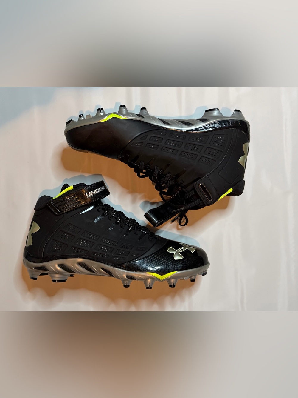 NEW Men’s Under Armour Spine Football Cleats Black Size 13.5